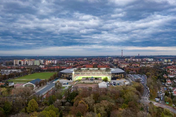 Veduta aerea drone sulla città e lo stadio di Zabrze — Foto Stock