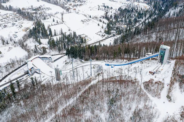 Drone aéreo na torre de salto de esqui em Wisla Malinka — Fotografia de Stock