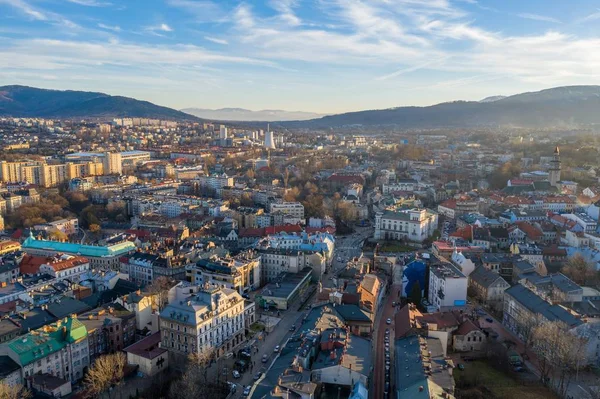 Vista aérea de drones em Bielsko-Biala. Bielsko-Biala é uma cidade no sul da Polônia . — Fotografia de Stock