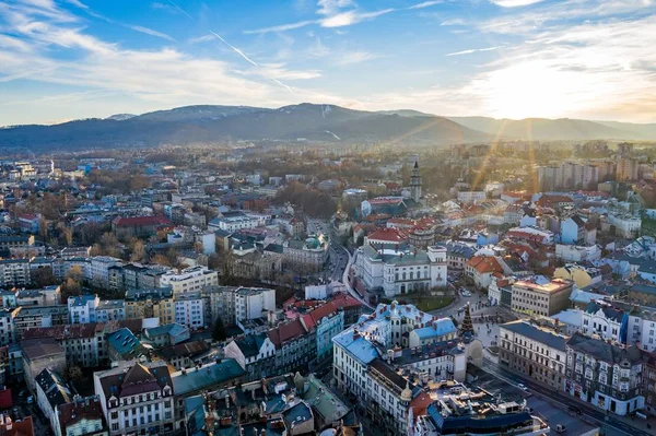 Vista aérea de drones em Bielsko-Biala. Bielsko-Biala é uma cidade no sul da Polônia . — Fotografia de Stock