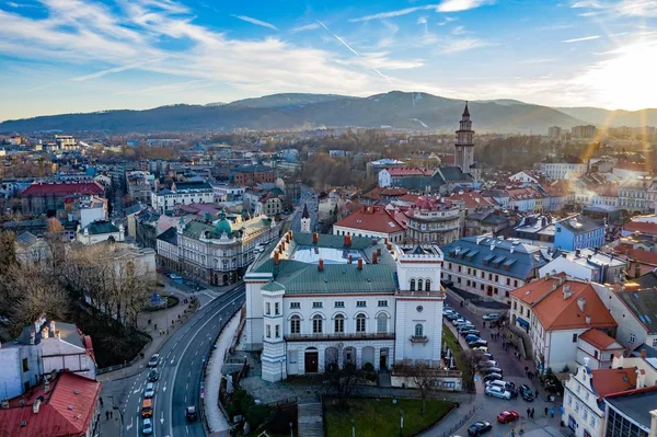 Vista aérea de drones em Bielsko-Biala. Bielsko-Biala é uma cidade no sul da Polônia . — Fotografia de Stock