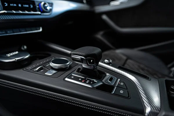 Automatic gearbox lever shifter. Car interior — Stockfoto