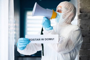 Sıhhiye kartında mesaj var. Lehçe konuşun.