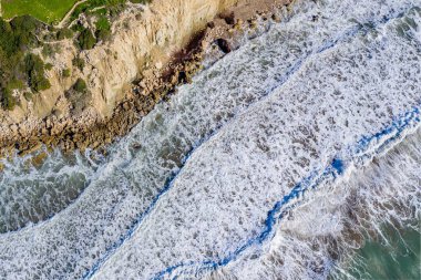 Fırtınalı havada hava aracı görüntüsü.