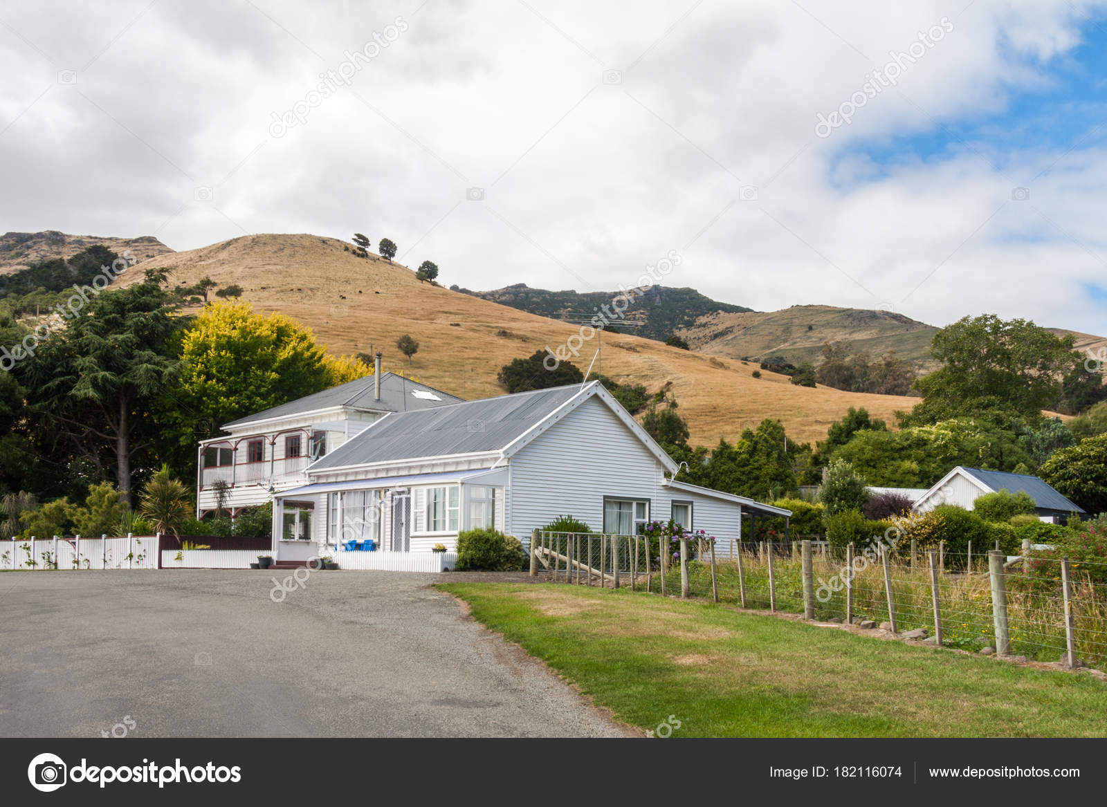 Typical house in the Akaroa hills, SOuth island, New Zealand ⬇ Stock Photo, Image by © khellon