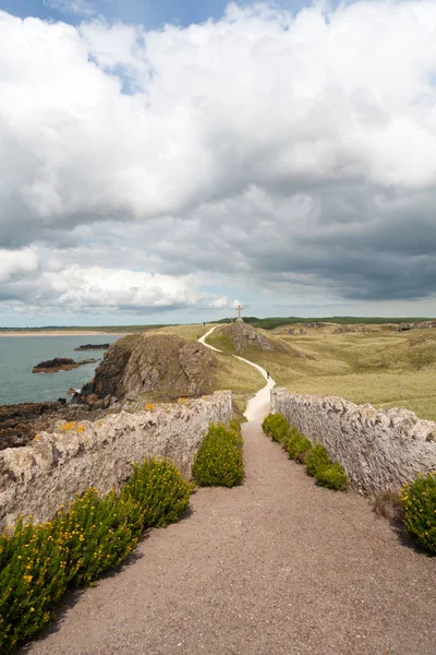 Cesta přes na Llanddwyn ostrov, Anglesey, Gwynedd, Wales, — Stock fotografie