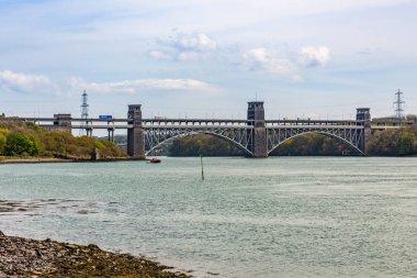 Britannia köprüyü geçtikten kamyon 