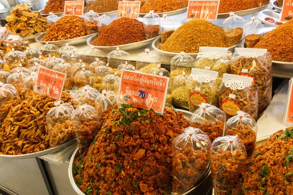 Especiarias e comida tailandesa frita — Fotografia de Stock