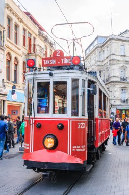 Istiklal Caddesi üzerinde Retro tramvay