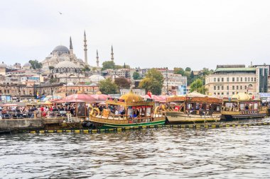 Yüzen balık pazarı durak