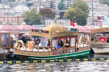 Yüzen balık pazarı durak