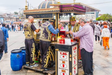 İçecekler durak hizmet veren müşteri