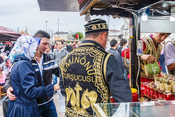 İçecekler durak hizmet veren müşteri