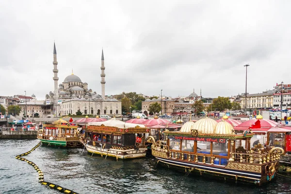 Floating fish market stalls — Stock Photo, Image