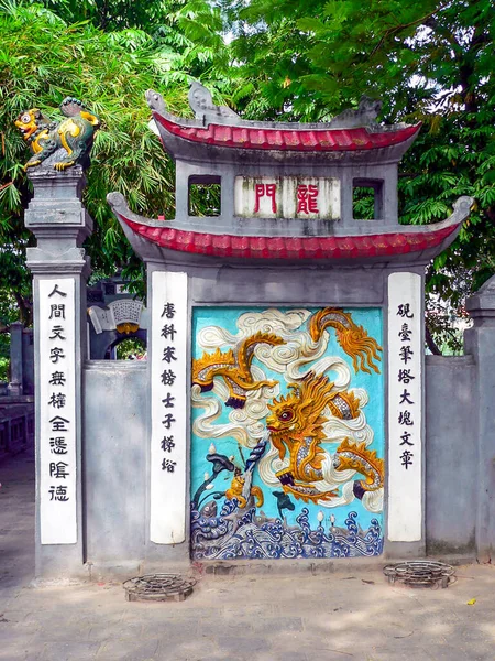 Wandbild am Eingang zum haon kiem lake park — Stockfoto