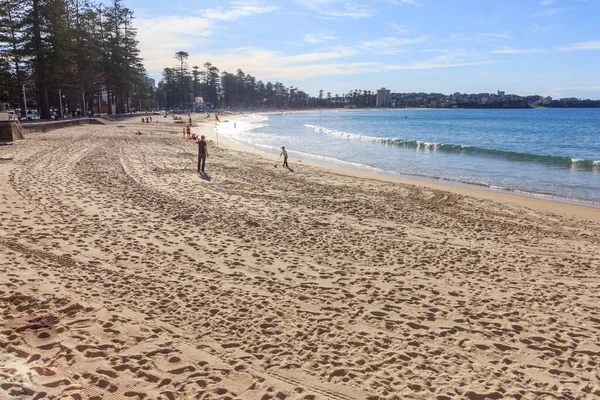 Manly beach in strong sunlight — Stock Photo, Image