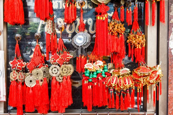 Čínské cetky na prodej na Yaowarat Road — Stock fotografie