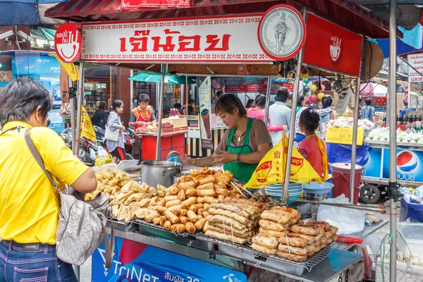 Street food vendor selling fried food — Stock Photo, Image