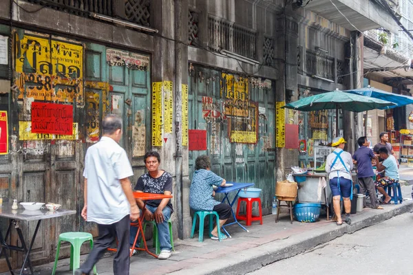 Street restaurant in Chinatown — Stock Photo, Image