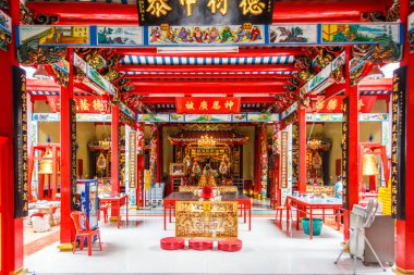 Bir Çin tapınağının içi.. 