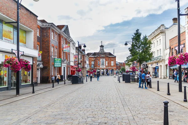 Ana caddenin manzarası