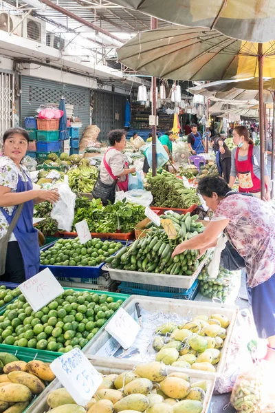 Puesto de frutas y hortalizas — Foto de Stock