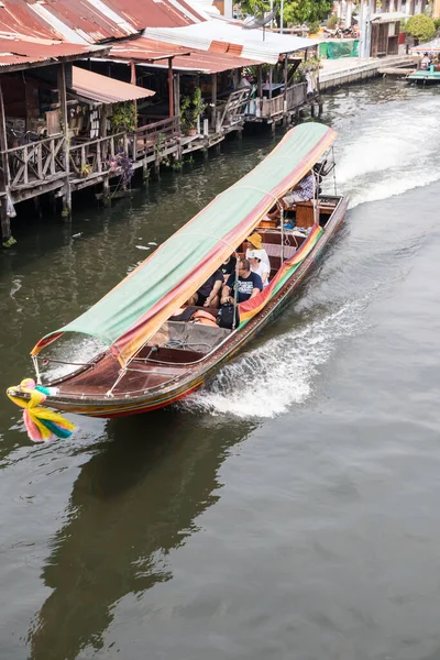 Bateaux de touristes sur le canal — Photo
