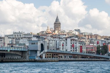 Galata Köprüsü ve Galata Kulesi manzarası.