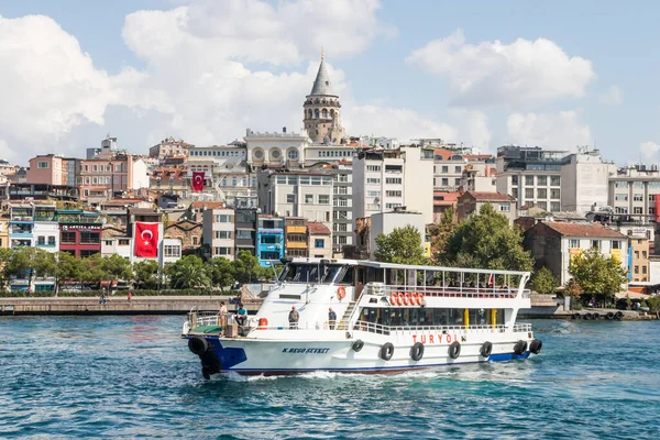 Ferry boat on Golden Horn. — Stock Photo, Image