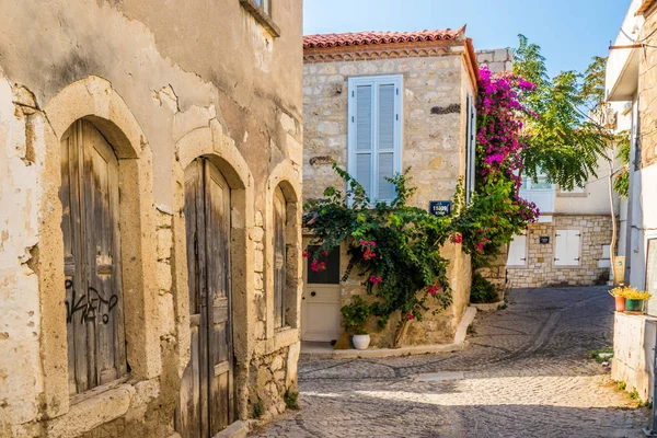 Rua coberta em Alacati — Fotografia de Stock