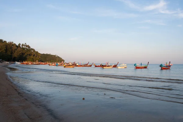 Barcos Cola Larga Bahía Bang Tao Phuket Tailandia —  Fotos de Stock