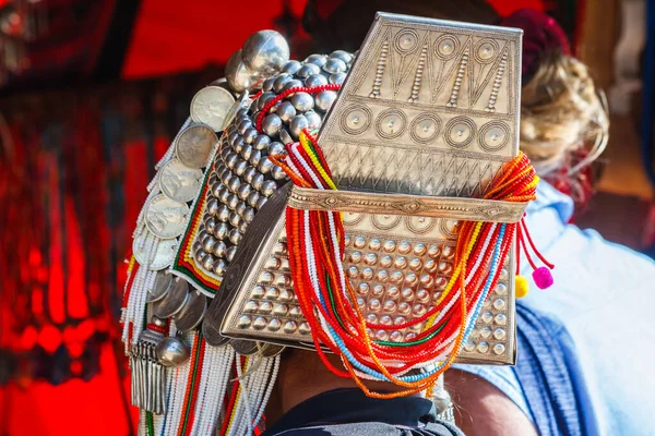 Zadní Pohled Tradiční Čelenku Kmene Akha — Stock fotografie