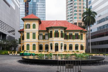 Bangkok, Tayland - 17 Kasım 2015: W Oteli 'nin bir kısmı restore edildi. Bina Sathorn Yolu 'nda..