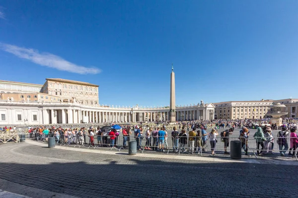 Vatican City Rome Italy September 18Th 2017 Tourrists Queueing Enter — стоковое фото
