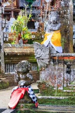 Endonezya 'da, Bali' de bir Hindu tapınağının dışındaki tapınaklar.