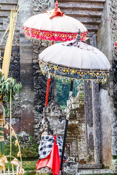 Paraguas Santuario Ceremonial Fuera Templo Hindú Bali Indonesia —  Fotos de Stock