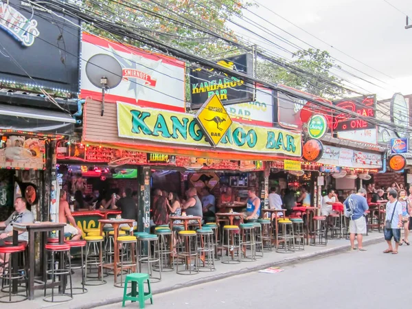 Phuket Thailand Februari 2012 Män Och Flickor Kangaroo Aussie Bar — Stockfoto