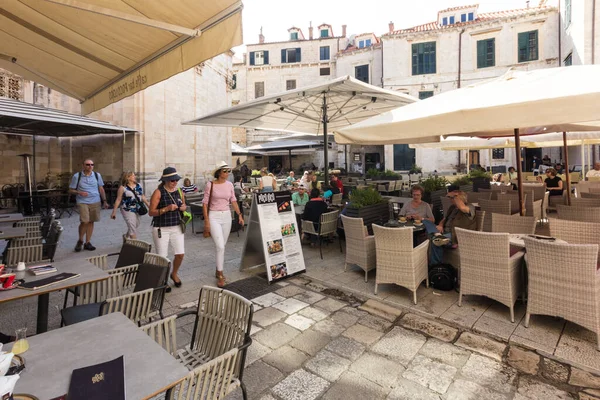 Dubrovnik Croatie Septembre 2017 Des Touristes Passent Devant Café Dans — Photo