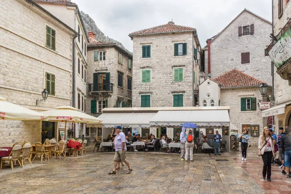 Kotor Monténégro Septembre 2017 Touristes Avec Parasols Sous Pluie Beaucoup — Photo