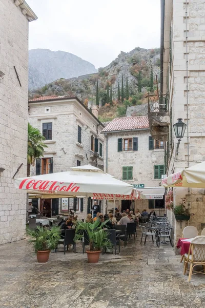 Kotor Monténégro Septembre 2017 Touristes Café Beaucoup Touristes Arrivent Par — Photo