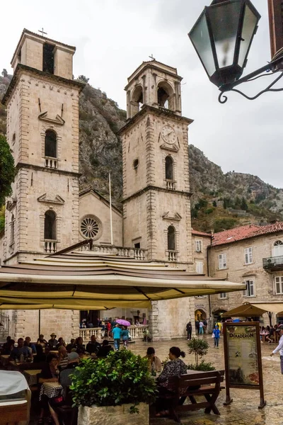 Kotor Montenegro Settembre 2017 Chiesa San Luca Molti Turisti Arrivano — Foto Stock