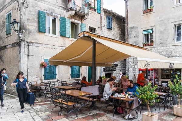 Kotor Monténégro Septembre 2017 Touristes Café Beaucoup Touristes Arrivent Par — Photo