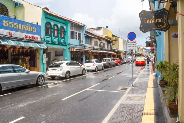 Phuket Таїланд Вересня 2017 Автомобілі Припаркувалися Thalang Road Після Шторму — стокове фото