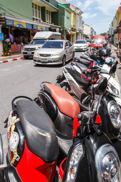 Phuket Thajsko Září 2017 Motorky Parkují Thalang Road Tohle Starém — Stock fotografie