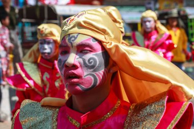 Khon Kaen - 21 Kasım 2009: İpek Festivali 'nde Çinli savaşçı dansçılar. Yıllık bir etkinlik..