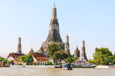Wat Arun ya da Şafak Tapınağı Bangkok, Tayland 'daki Chao Phraya Nehri üzerinde