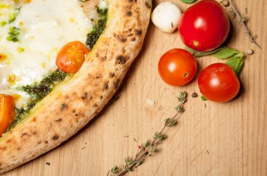  domates peynirli pizza