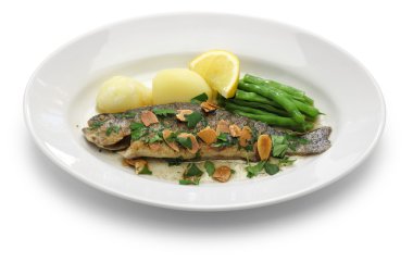 Alabalık meuniere amandine