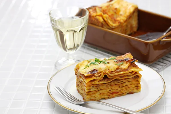 Lasanha alla bolognese, cozinha italiana — Fotografia de Stock