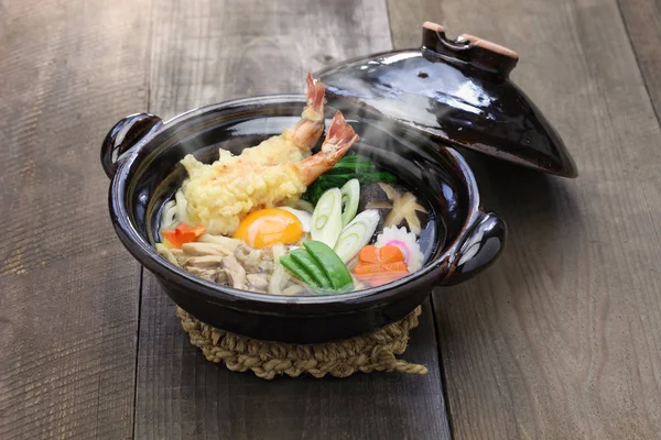 Nabeyaki udon, japonês quente pote macarrão — Fotografia de Stock